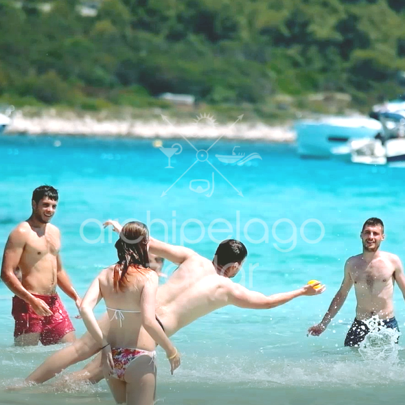 picigin in zadar group having fun on beach