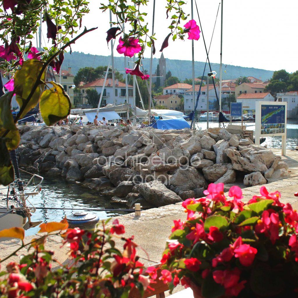 Božava Mediterannean village anf flowers