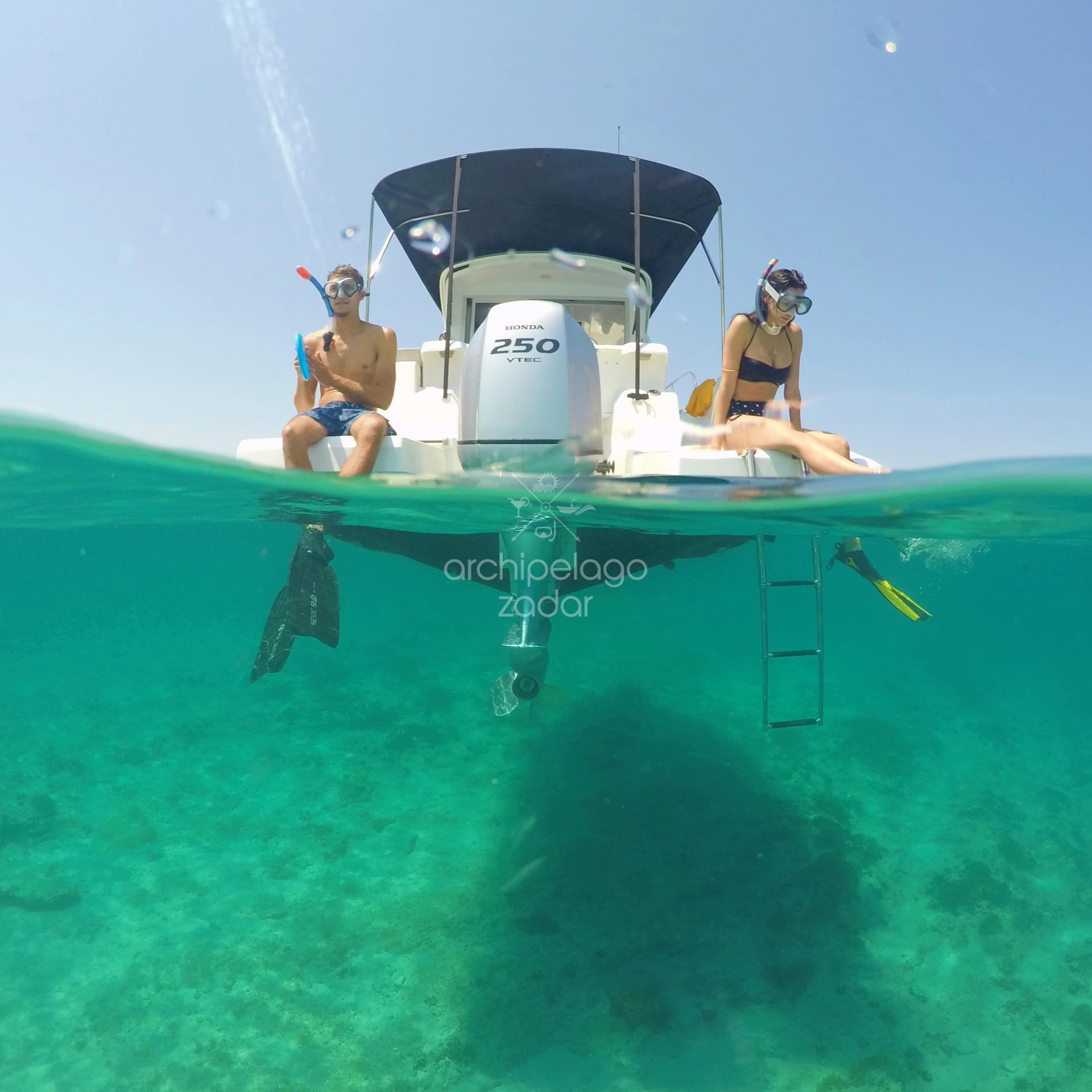 people wirh snoirkelin gear on a boat 