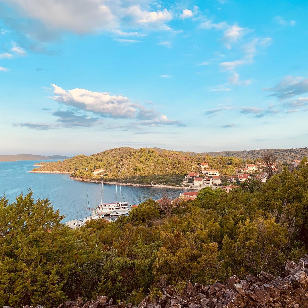zverinac island view bay sea boat 