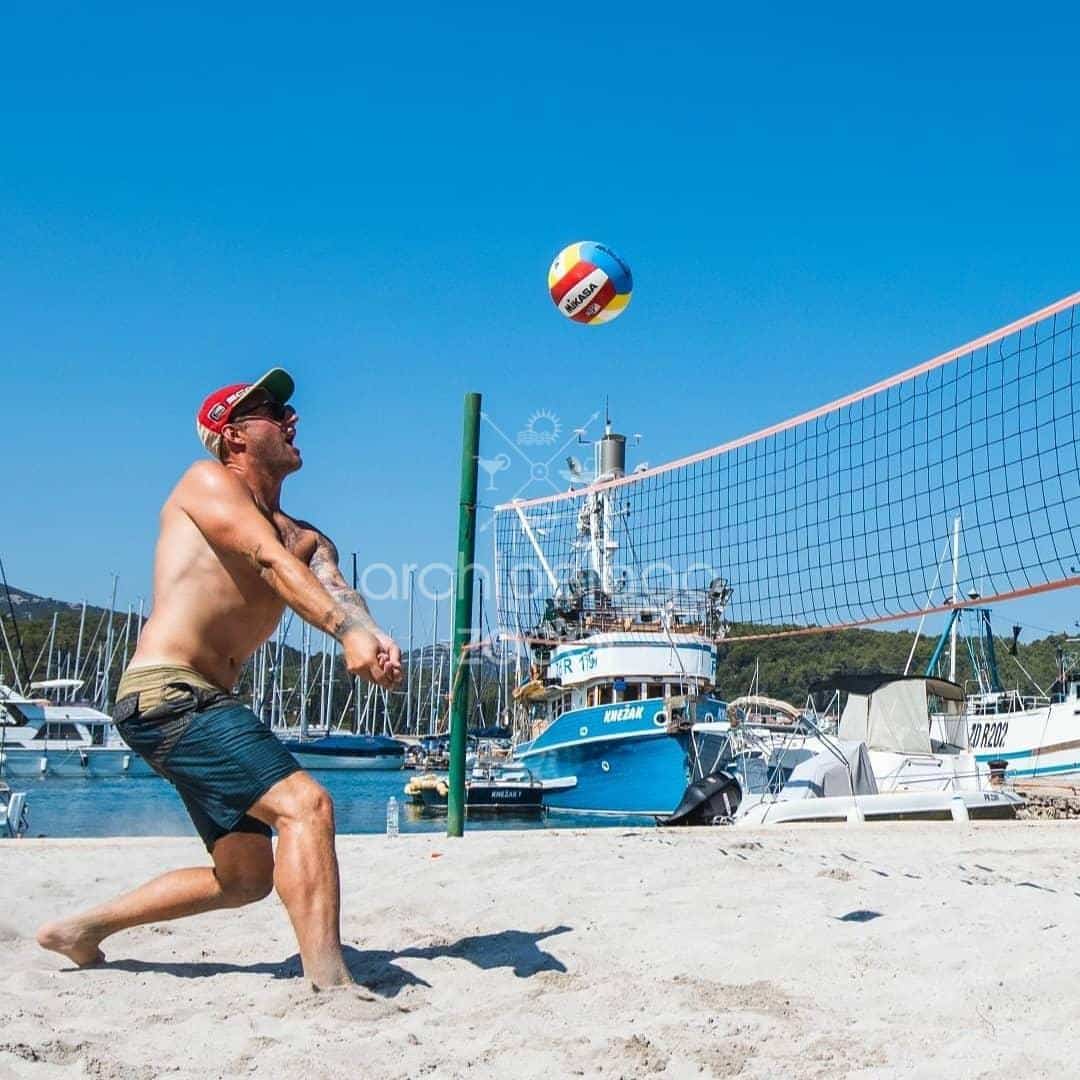 beach volleyball