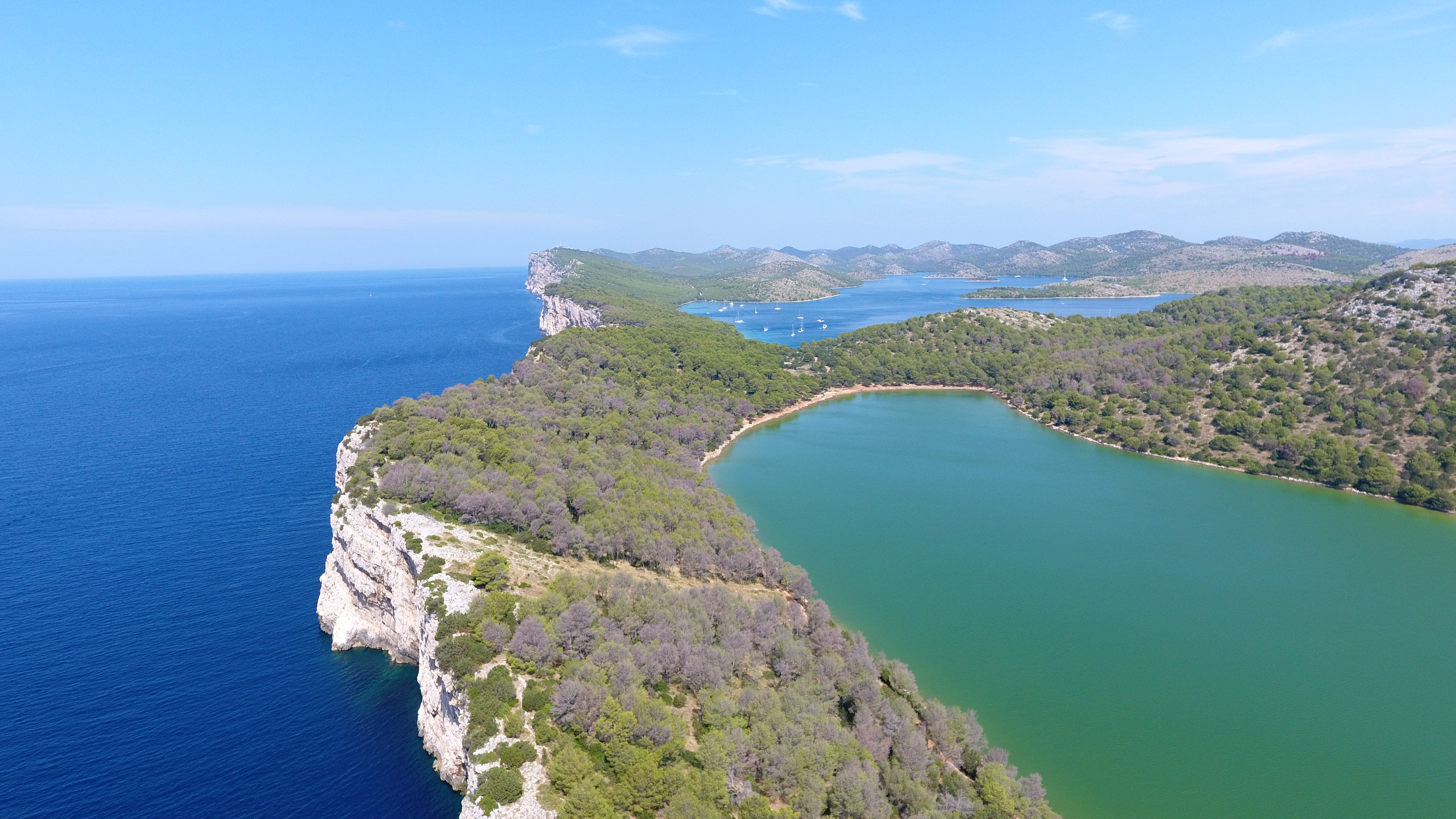 Relax on a speedboat wine tour through the Croatian Adriatic sea