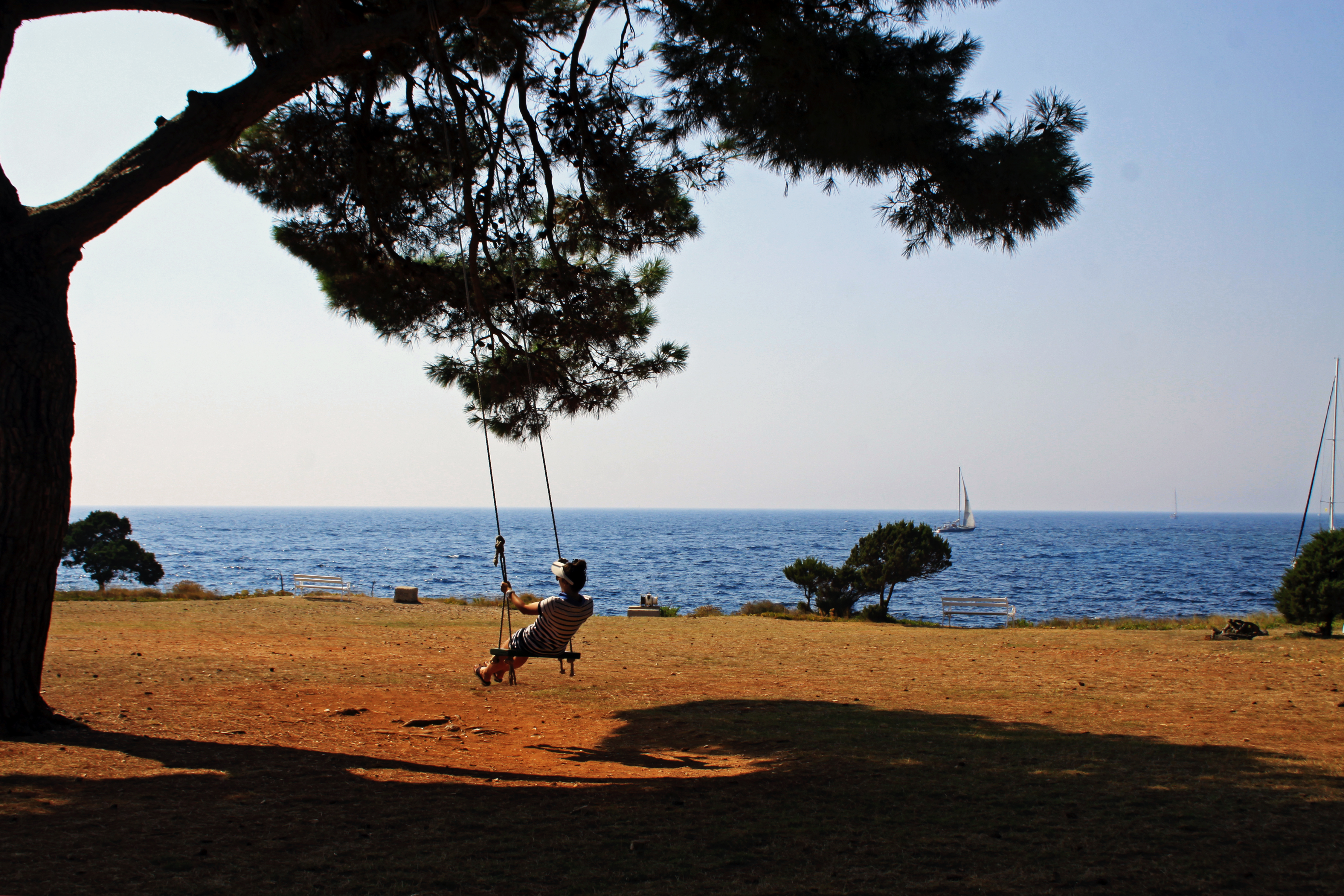 Relaxing after a speedboat wine tour