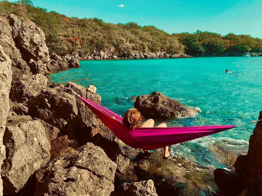 A hammock between two rocks is a perfect solution for comfort